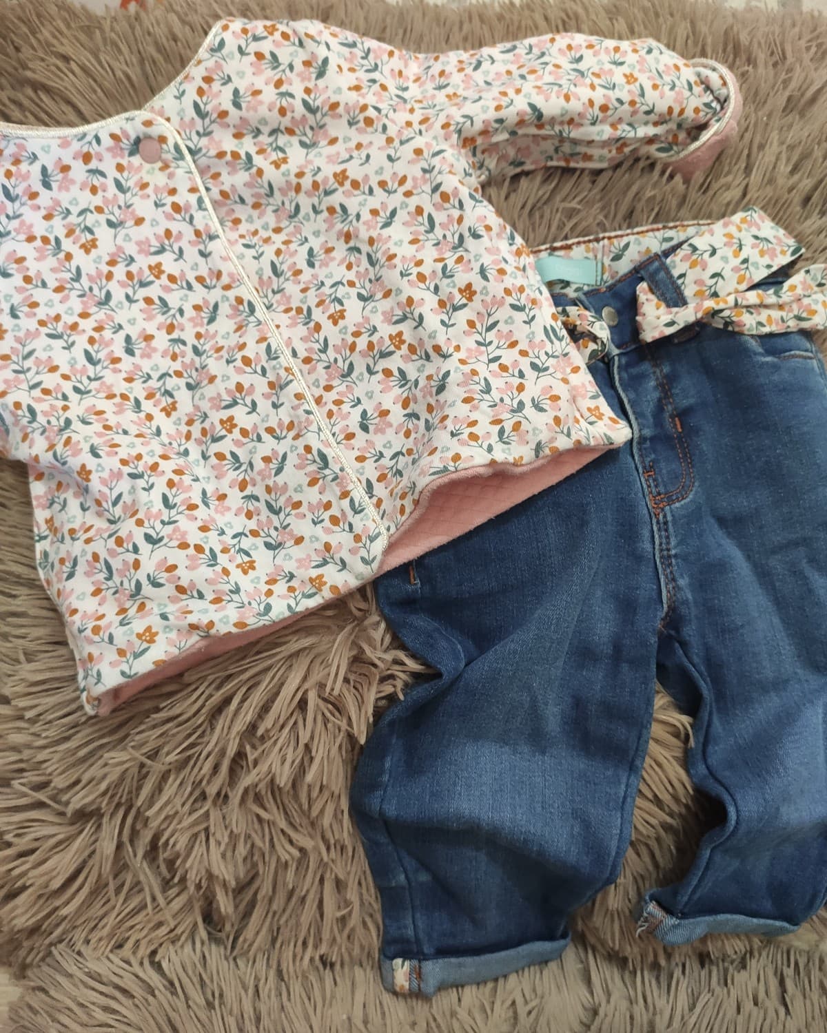 Jean avec ceinture fleurie 18 mois