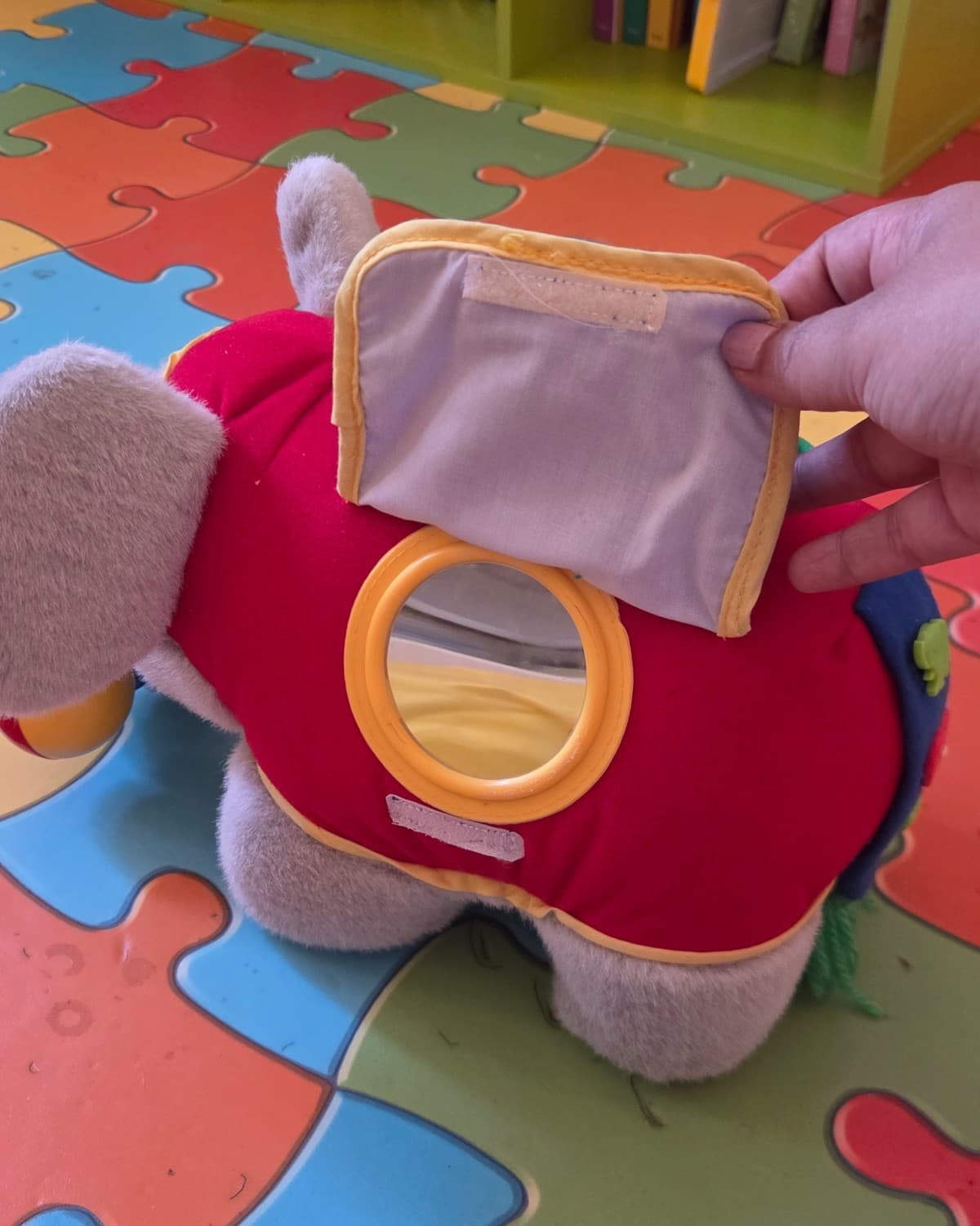 Peluches et hochets sensoriels