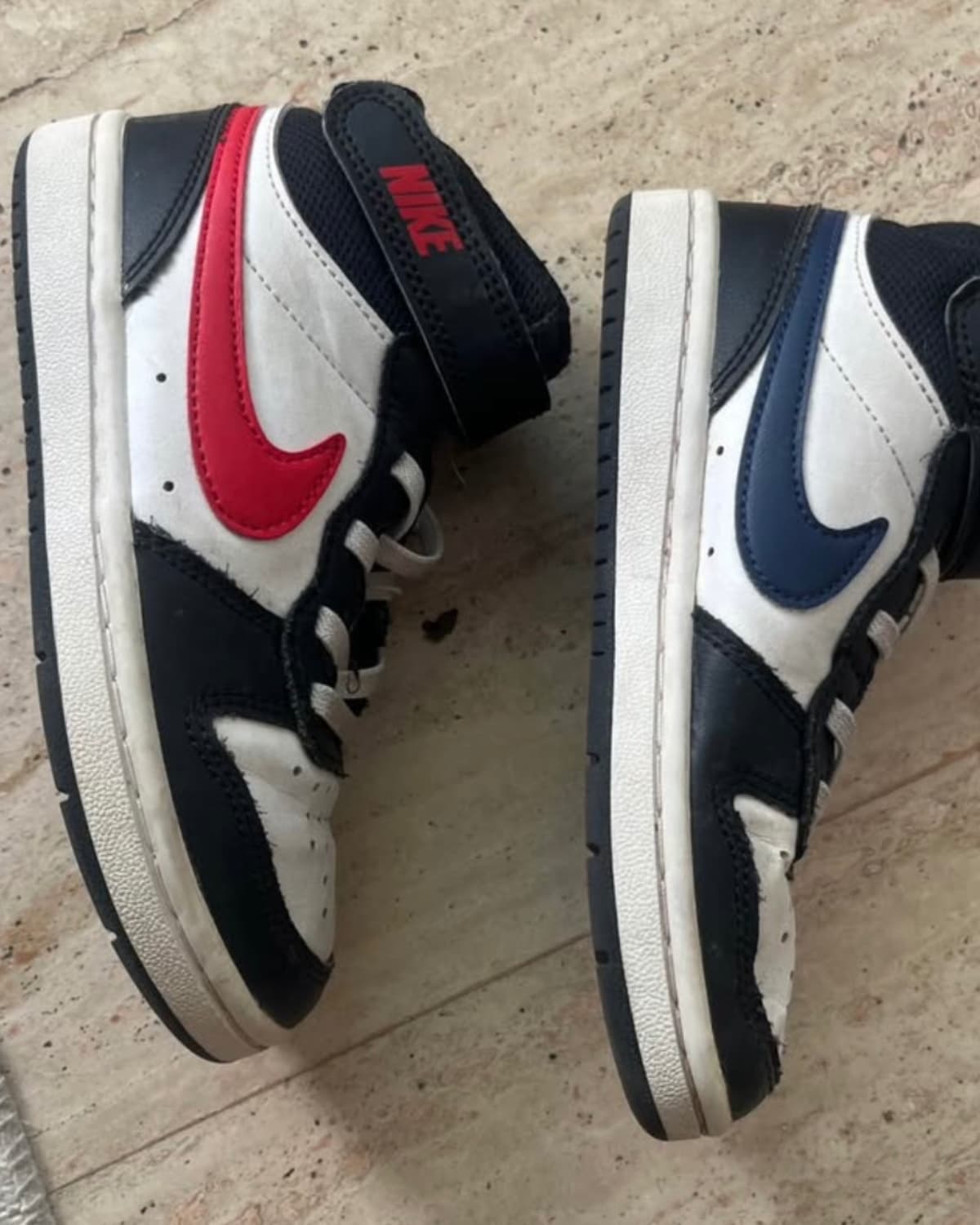 Baskets Nike P. 28,5