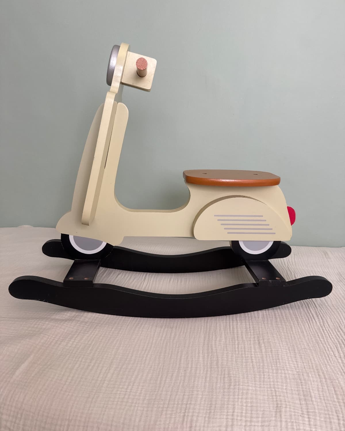 Scooter Vespa à bascule vert
