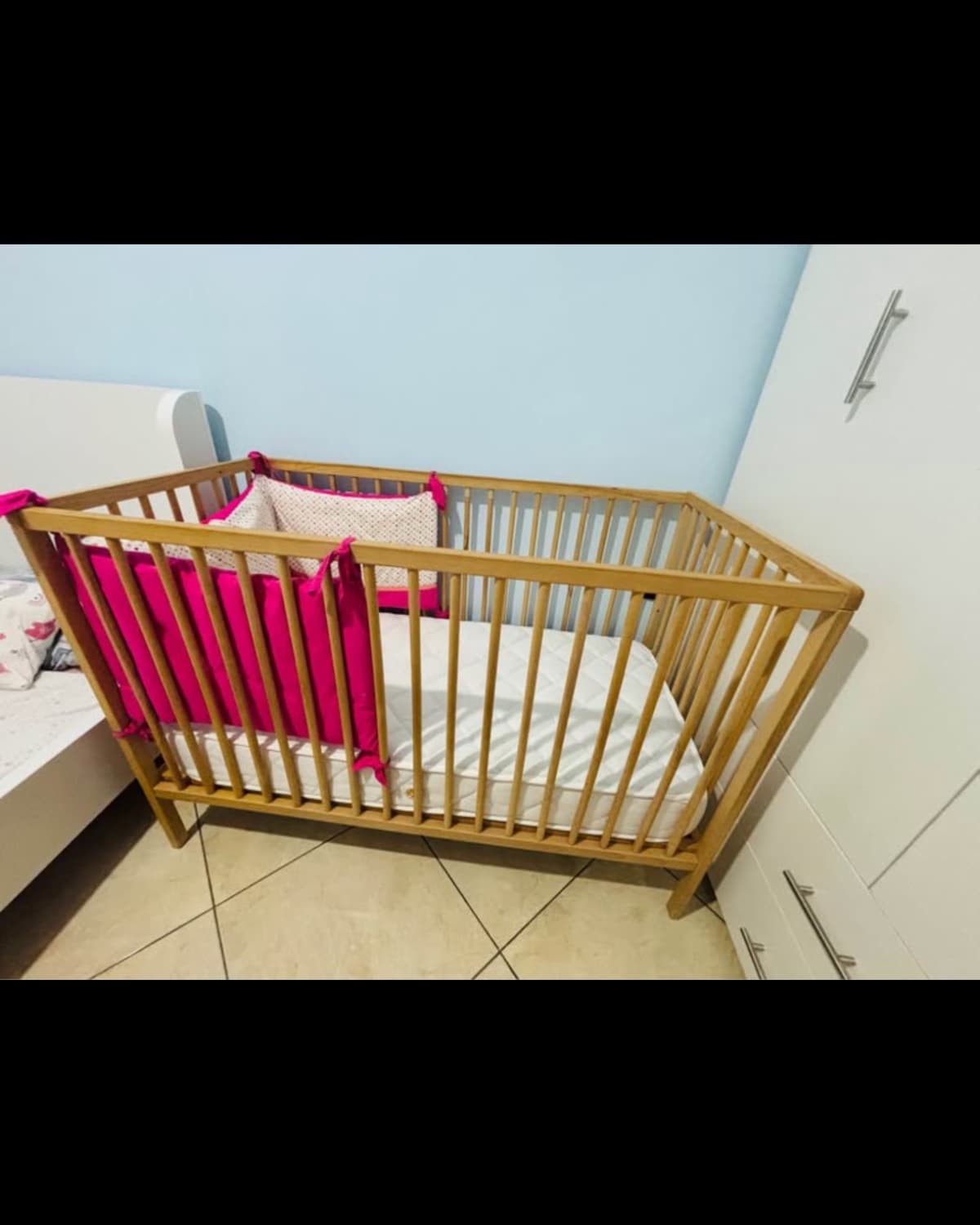 Lit bébé avec matelas et tour de lit