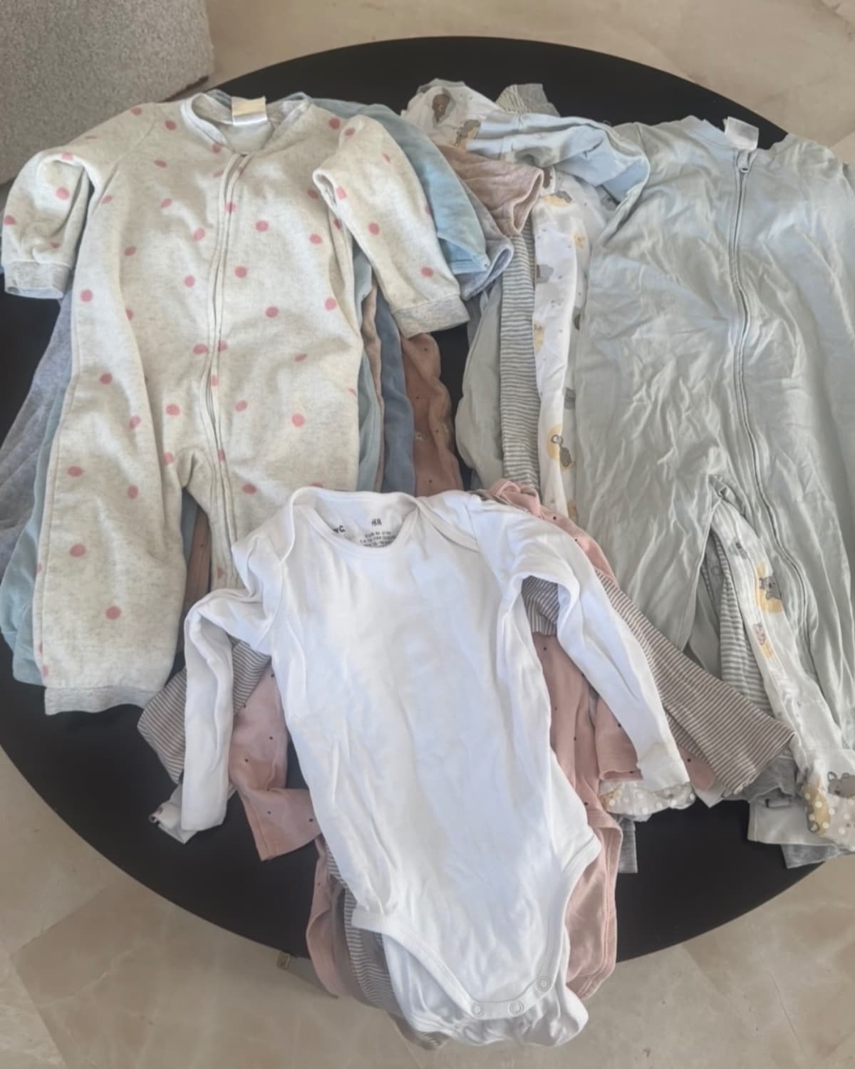 Lot de 28 articles - taille 1 an