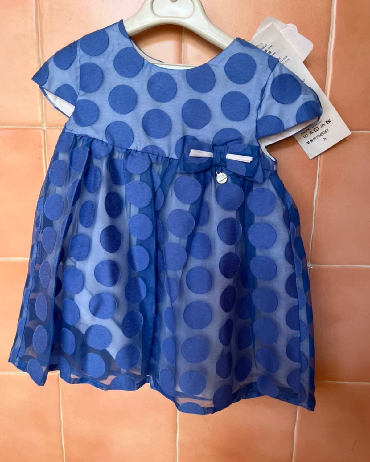 Robe neuve 6 mois