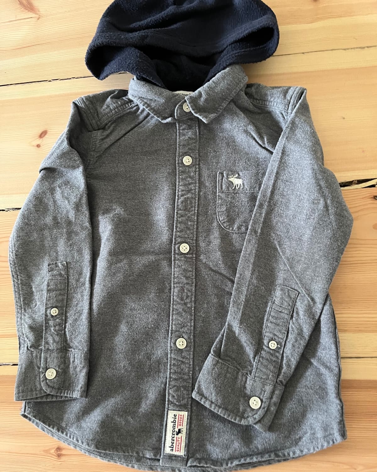 Chemise à capuche