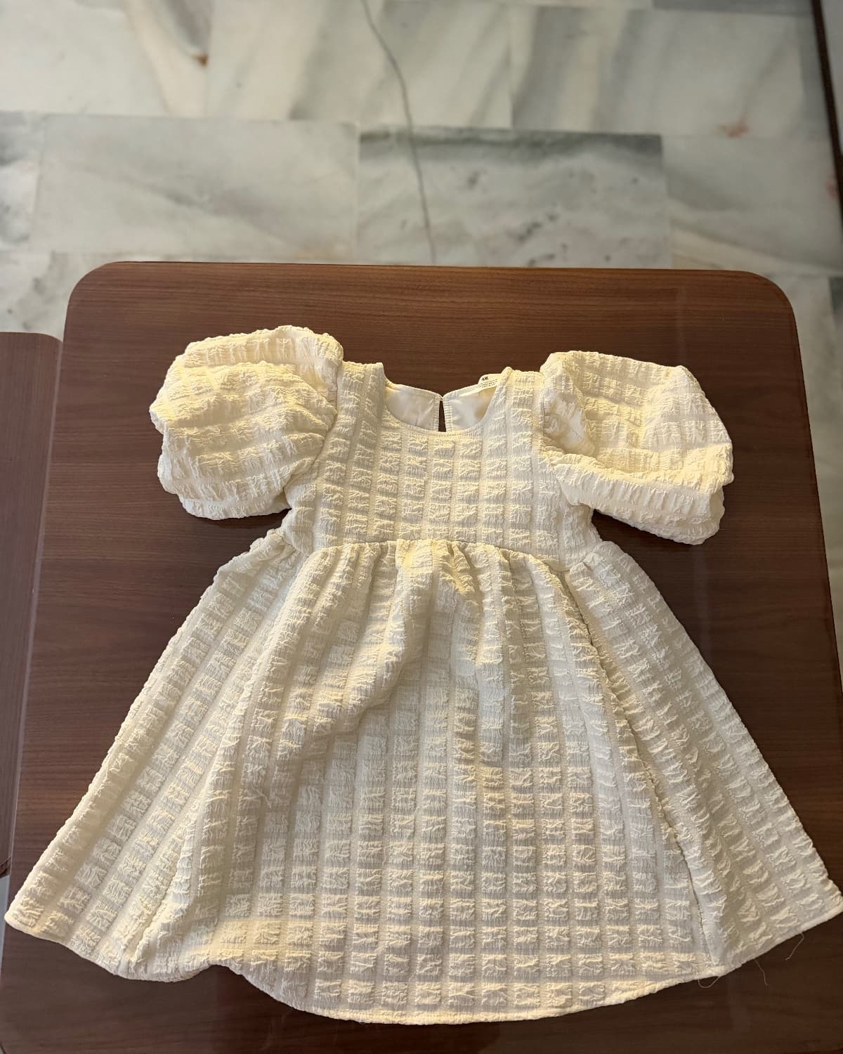 Robe beige bouffante