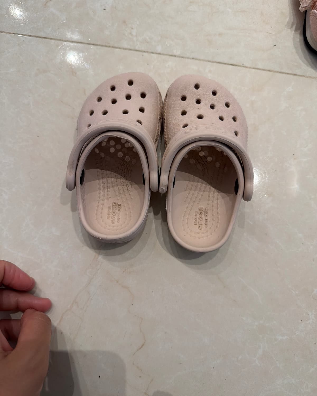 Crocs rose clair
