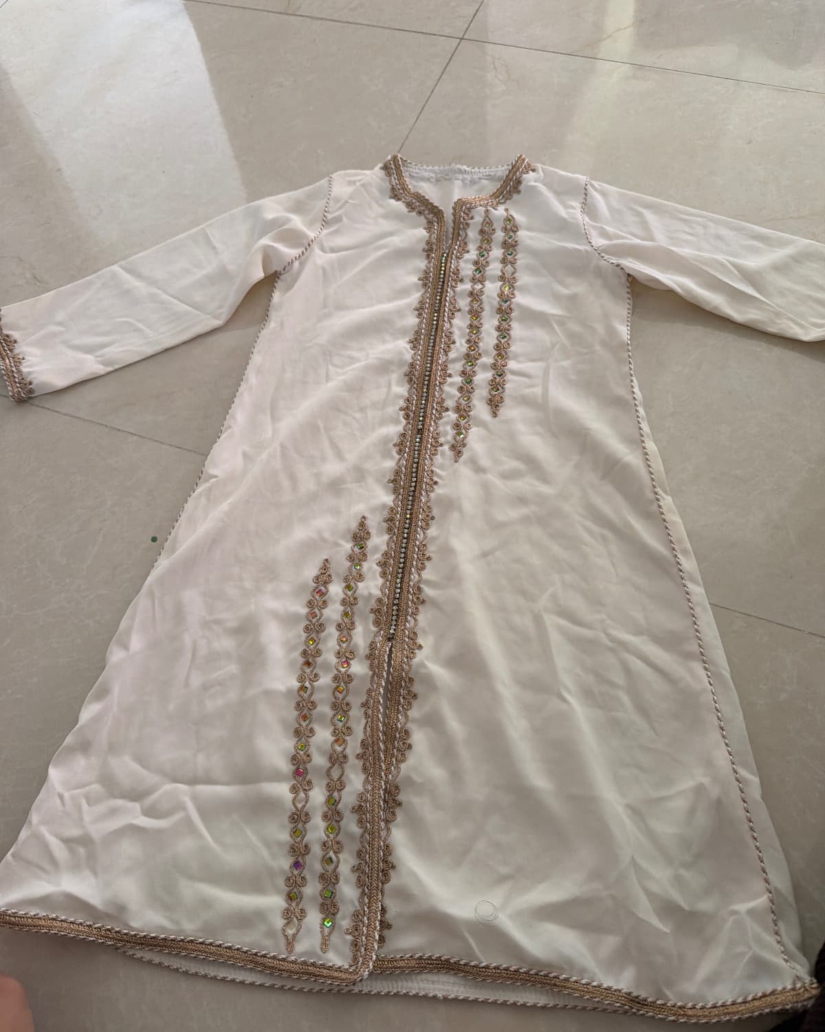 Caftan blanc avec perles