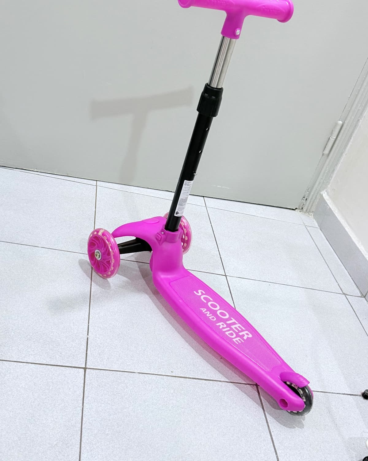 Trottinette disponible en plusieurs couleurs